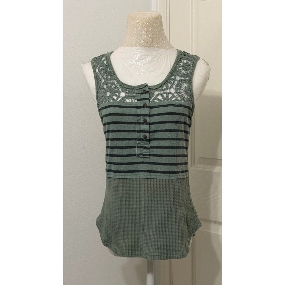 Miss Me Womens sz M Sage Green Crochet Lace Henley Waffle Knit Tank Top Boho